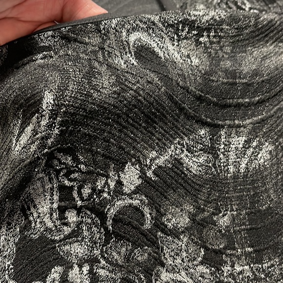 Fashque Studio Cold Shoulder Black Glitter Paisley Tunic 1X - Picture 7 of 8